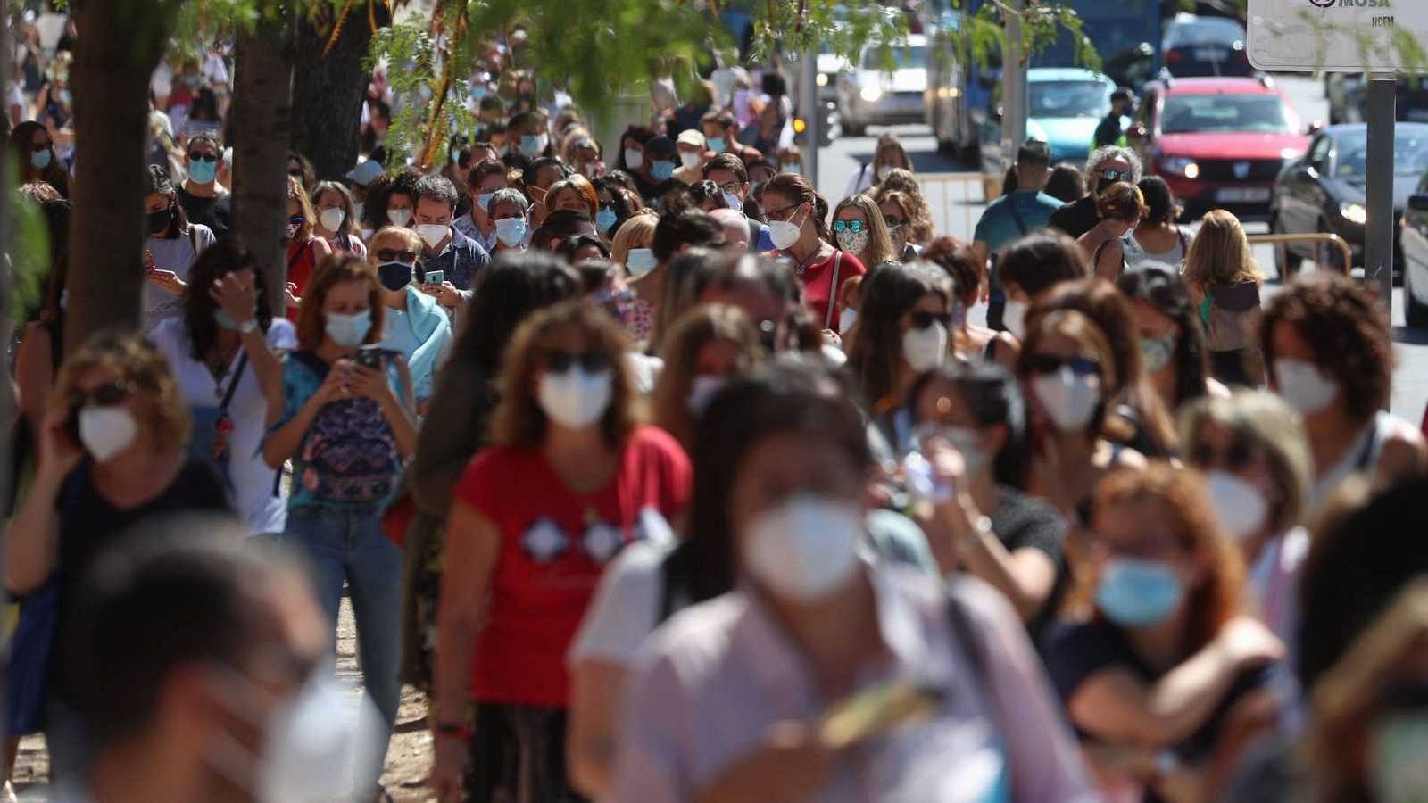 Madrid cancela los test serológicos a profesores por las largas colas