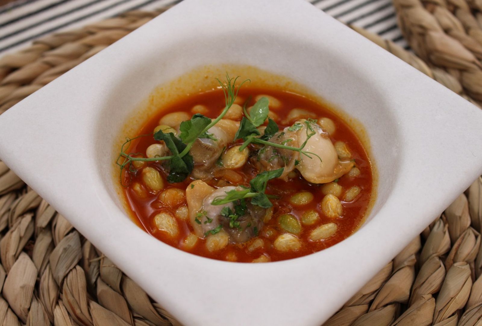 Pochas con callos de bacalao