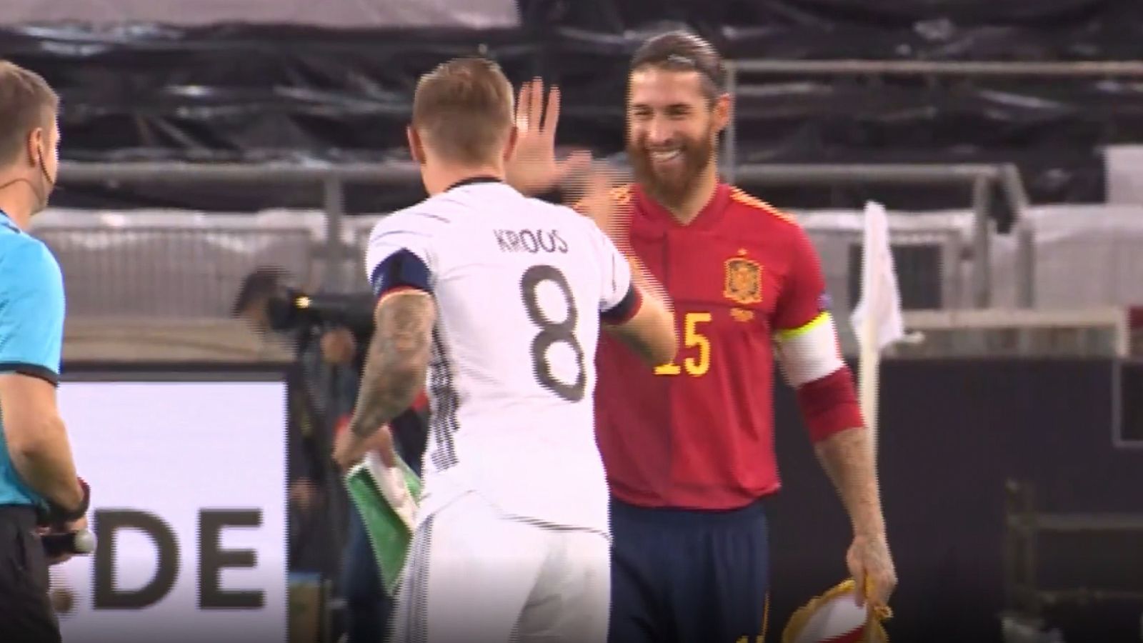 "¡Hombre Antonio" El saludo de Ramos a Kroos | Vídeo