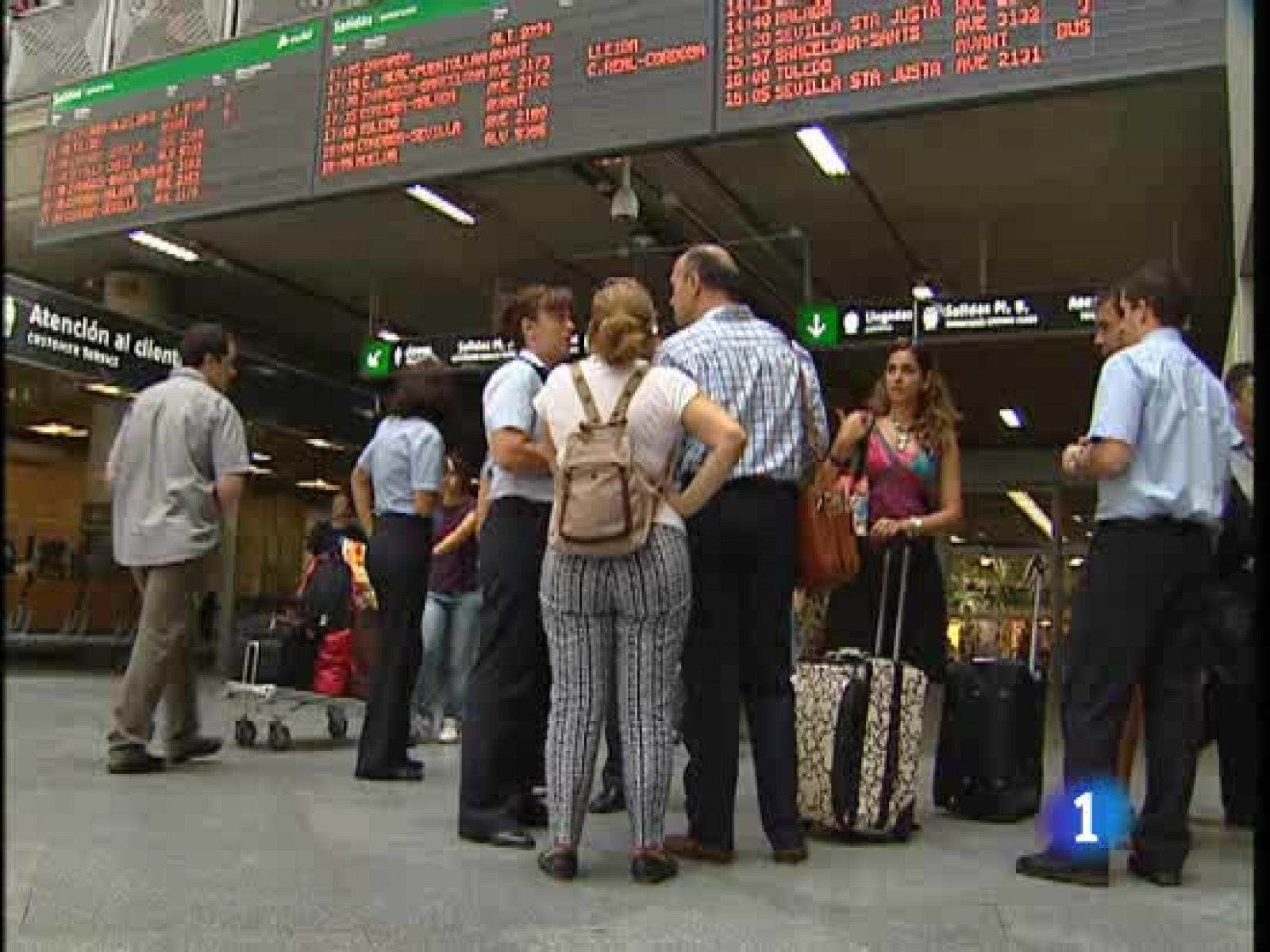 Los viajeros del AVE pueden pedir responsabilidades | Ver