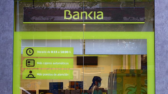 Informativo 24h - Bankia y CaixaBank son "complementarias" y la fusión no reducirá mucho empleo