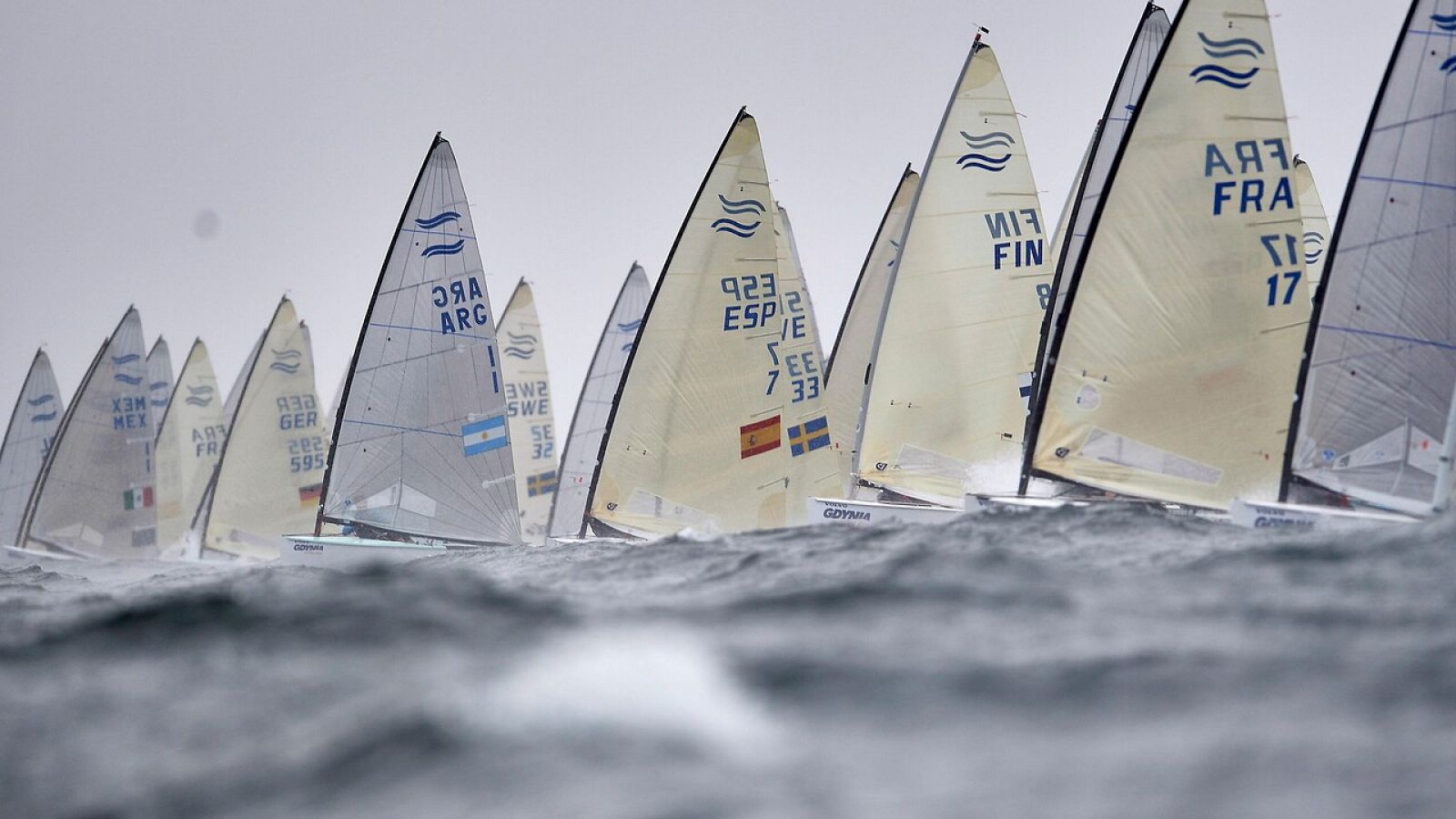 Buena jornada española en los europeos de vela, clase Finn