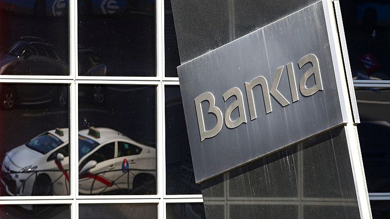 Podemos ve "preocupante" la fusión de CaixaBank y Bankia