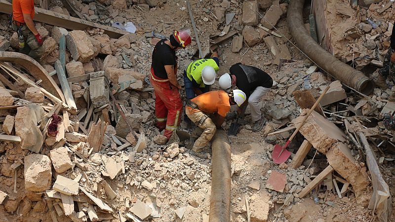 Continúan las labores de búsqueda en Beirut un mes después de la explosión