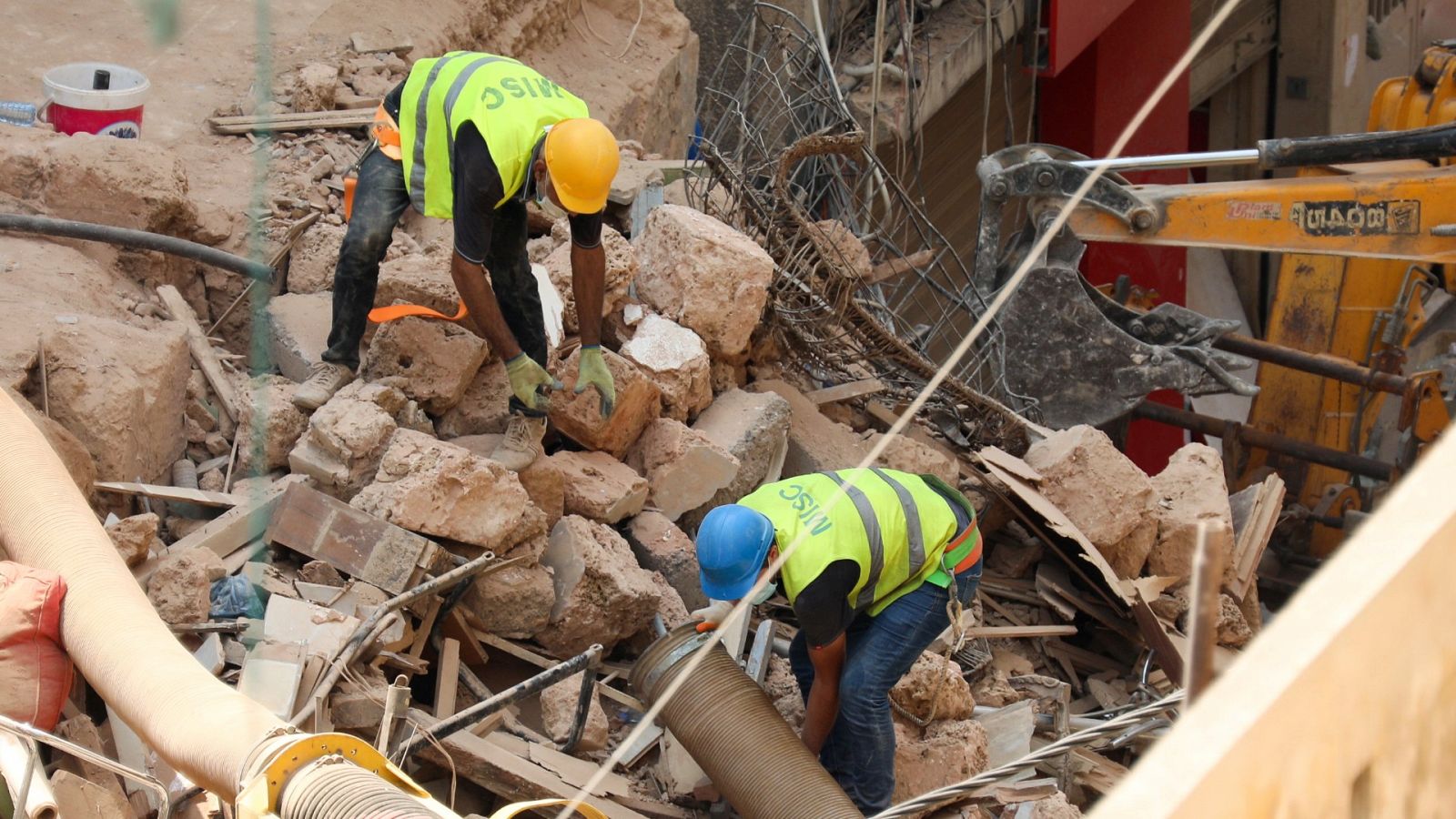 Se intensifican las labores de búsqueda de supervivientes en Beirut