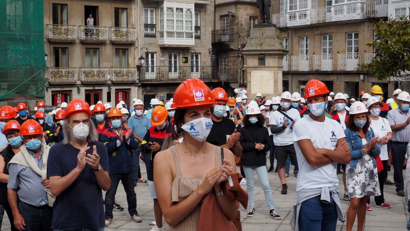 Los trabajadores de Alcoa se concentran para defender la venta de la planta de San Cibrao