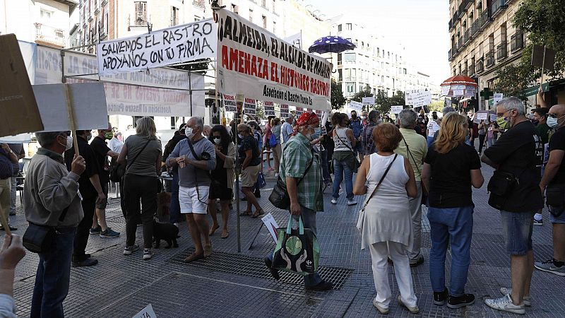 Los comerciantes del Rastro madrileño protestan se manifiestan por décimo domingo consecutivo