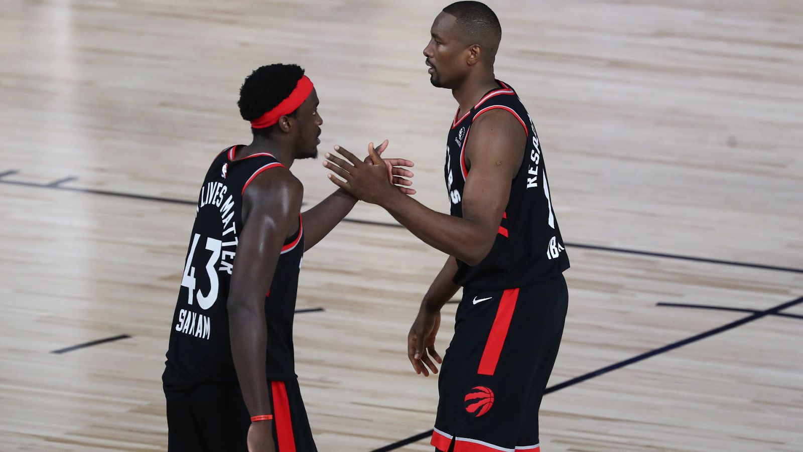 Vídeo: Los Celtics fallan triples e Ibaka los mete: los Raptors empatan la serie