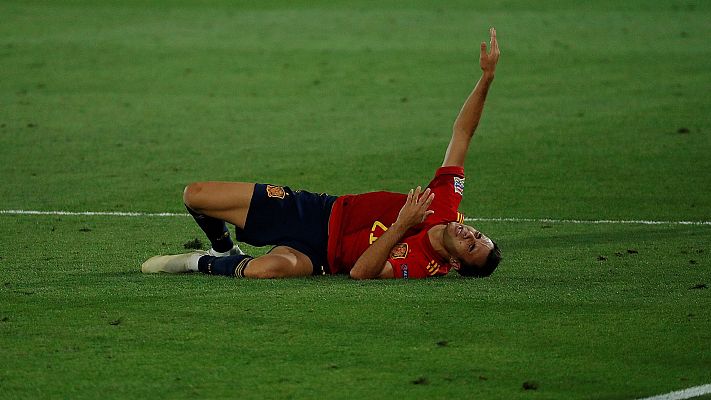 UEFA Nations League - Así fue la dolorosa torcedura de tobillo de Reguilón