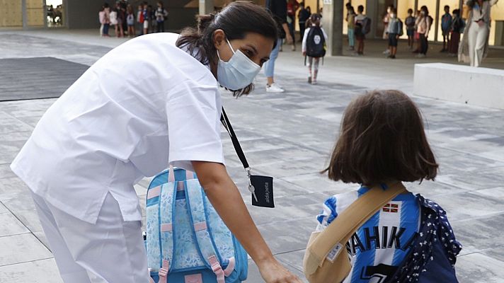 Telediario 1 - Las enfermeras escolares reivindican su labor y piden coordinar lo relativo al COVID en los centros