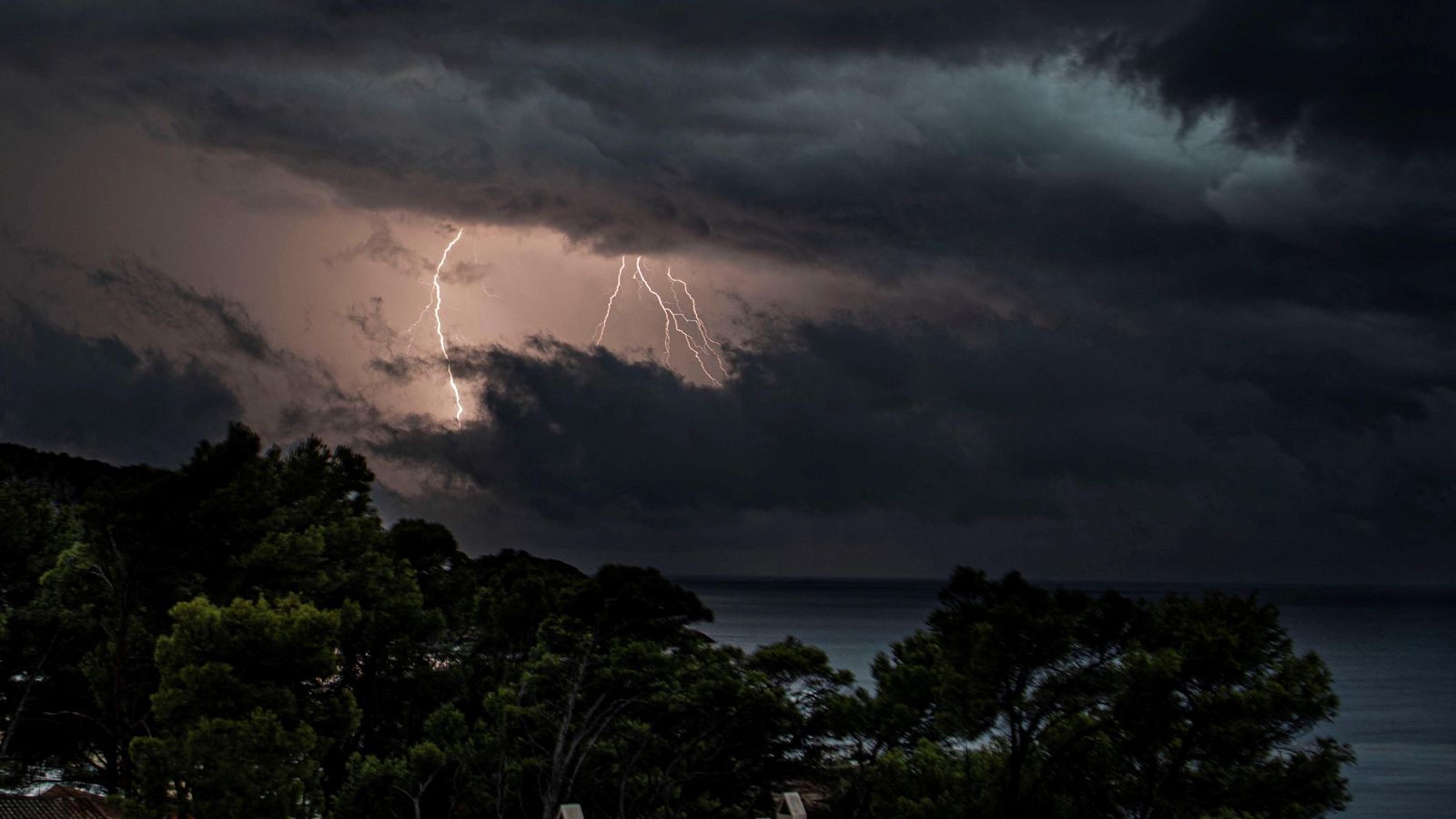 La DANA que afecta a las Baleares deja inundaciones en el oeste de Mallorca - RTVE.es | Ver