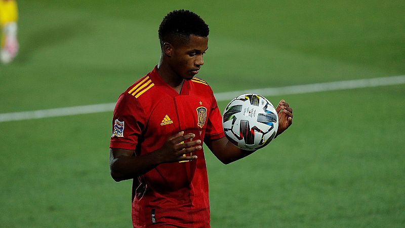 La fiesta en casa de los Fati, con el gol de Ansu con 'La Roja'