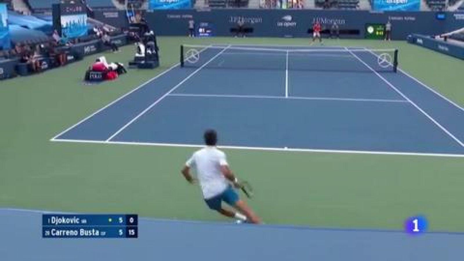 Djokovic pide perdón por el pelotazo a jueza del US Open