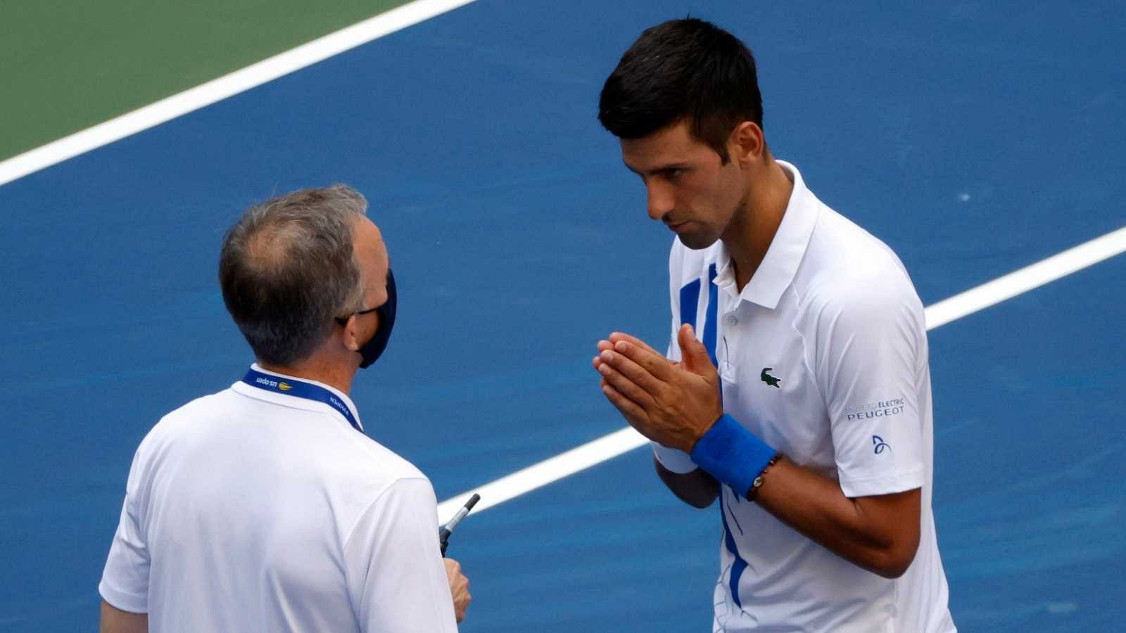 Djokovic pide perdón por el pelotazo a jueza del US Open