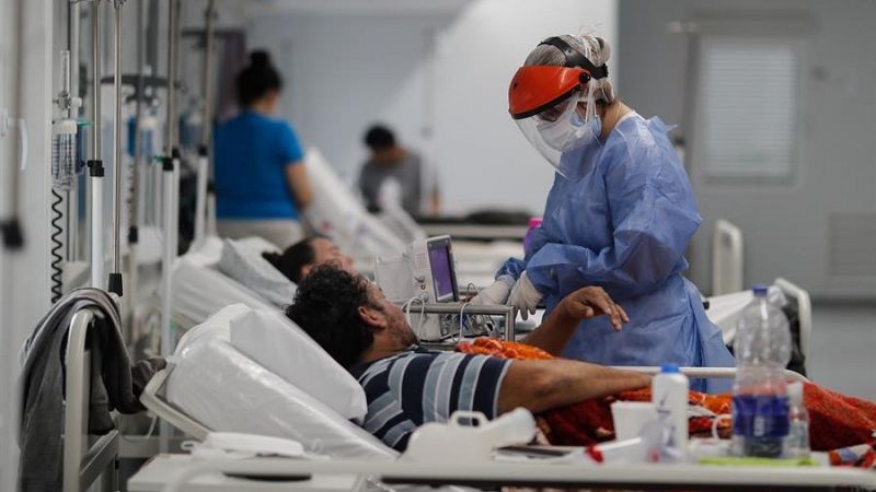 Simón explica que la ocupación hospitalaria sigue manteniéndose en torno al 7 %, aunque hay comunidades con más sobrecarga