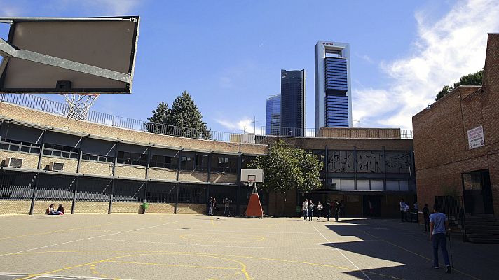 Las clases de Educación Fisica: al aire libre y con distancia para evitar contagios