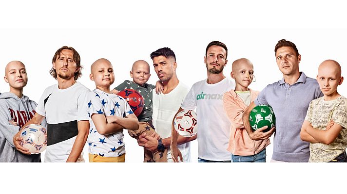  - Modric, Suárez, Saúl y Joaquín diseñan el Balón Pelón para ayudar a los niños con cáncer