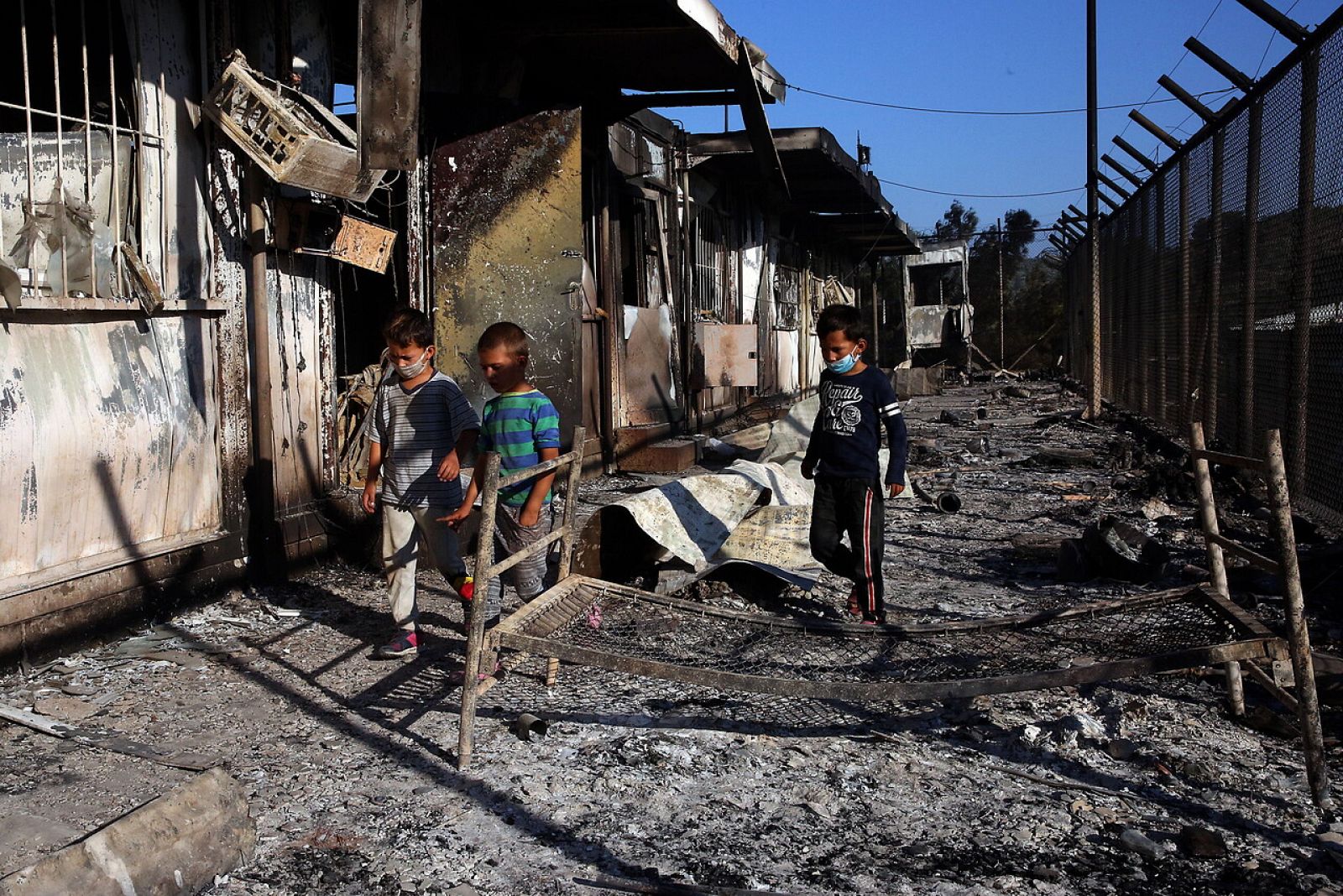 El campo de refugiados de Moria, en la isla griega de Lesbos, queda destruido en un incendio