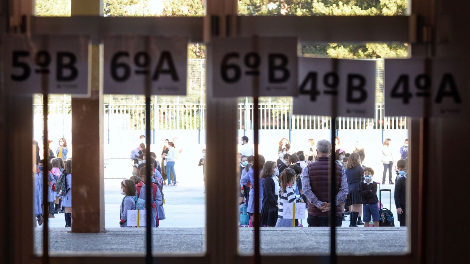 Rebelión de padres: piden poder elegir entre una vuelta al cole presencial o a distancia