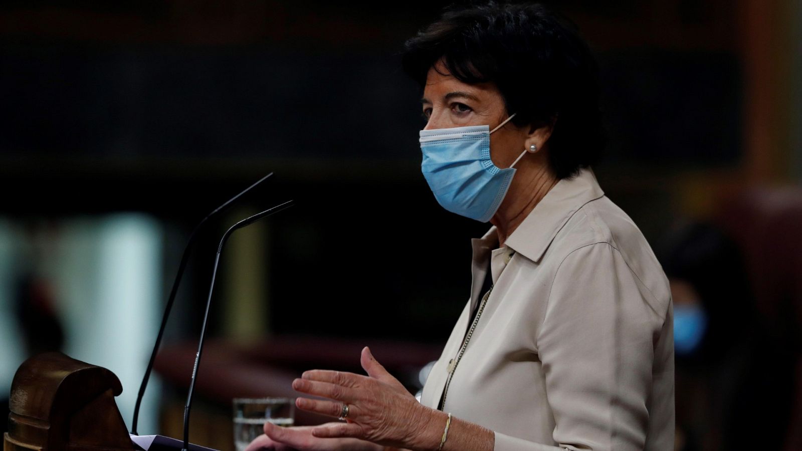 Celaá: "Hemos de decidir mantener la salud de toda la comunidad educativa como prioritaria"