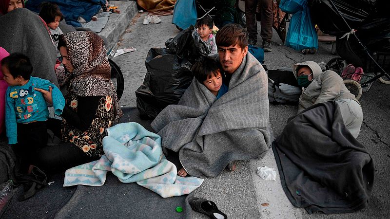 Ms de 12.000 refugiados a la intemperie en Lesbos