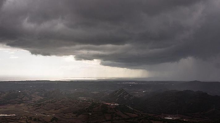Chubascos y tormentas localmente fuertes en Mallorca y Menorca