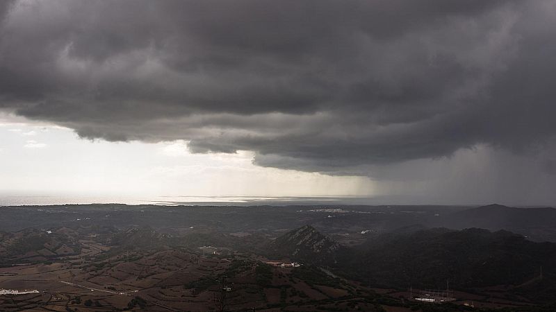 Chubascos y tormentas localmente fuertes en Mallorca y Menorca - Ver ahora