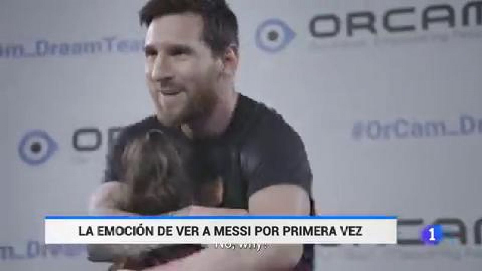 FC Barcelona | Niños con deficiencia visual ven a Messi en persona