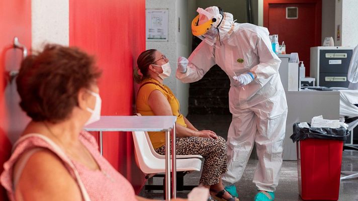 Telediario 1 - Las personas que trabajen en actividades esenciales no tendrán que hacer cuarentena si tienen una PCR negativa