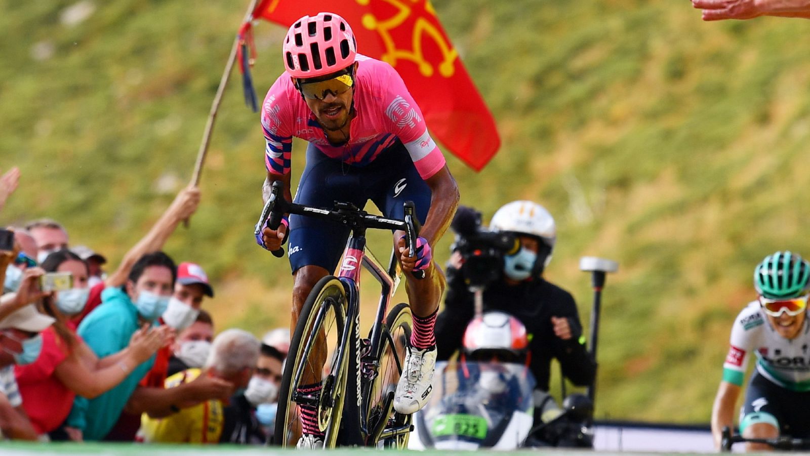 Etapa 13 del Tour de Francia | Daniel Felipe Martínez gana y Roglic amplía diferencias