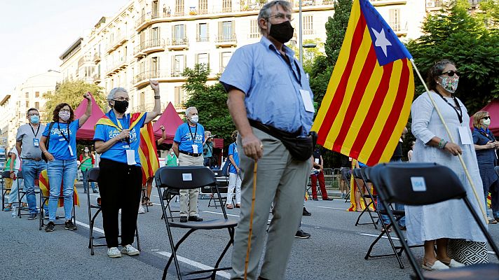 Miles de personas concentradas por toda Cataluña celebran una Diada marcada por la COVID-19