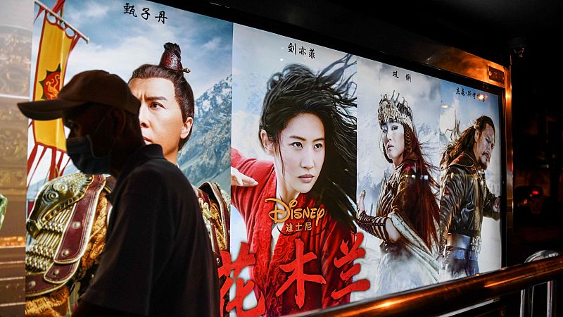 'Mulan' se estrena en China entre acusaciones de ser una película cercana al régimen comunista