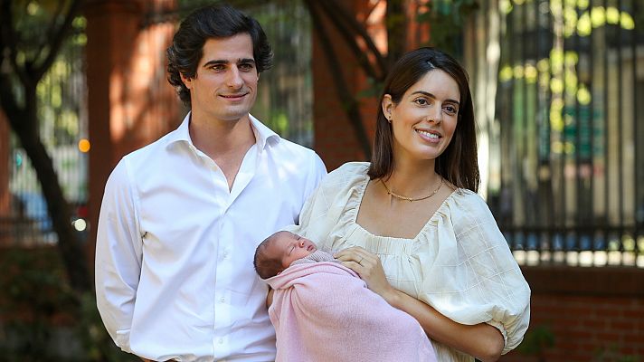 Fernando Fitz James presenta a su hija Rosario