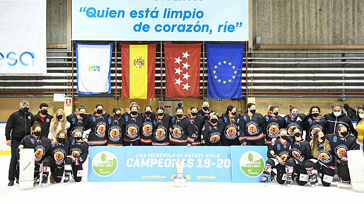 Hockey sobre hielo | Las jugadoras del Majadahonda, campeonas de liga con mascarilla