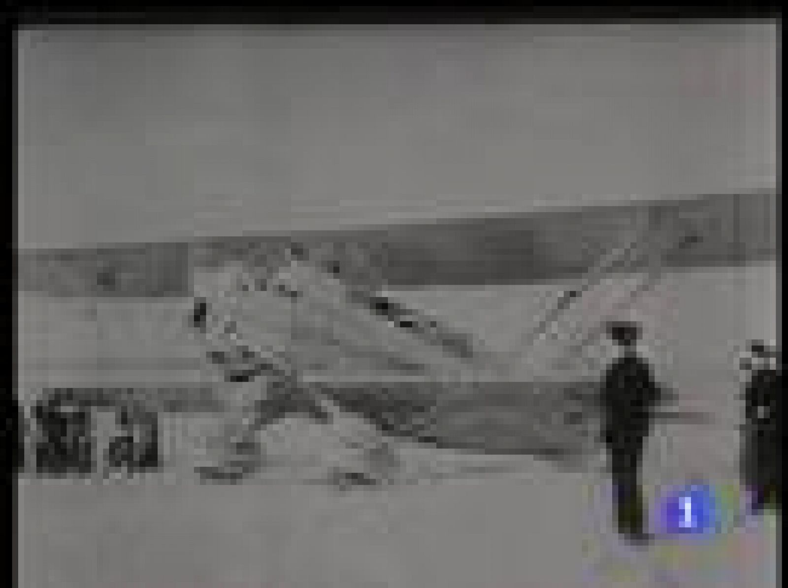 Fue noticia en el Archivo de RTVE: Vuelo del 'Cuatro vientos' (1933) | RTVE Play