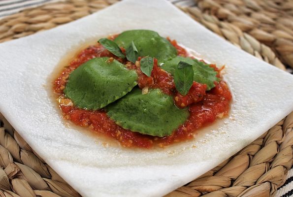 Raviolis de espinacas rellenos de sobrasada y ricotta 