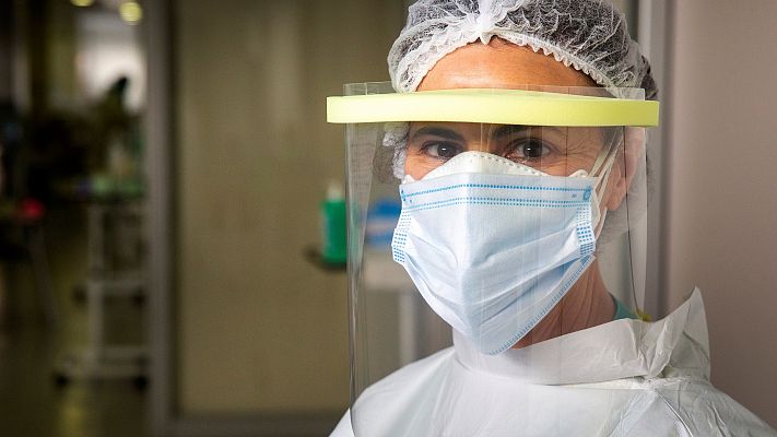 Telediario 1 - Así vivieron los sanitarios la primera ola de la pandemia: "Nadie esperaba enfrentarse a esto en el mundo occidental"