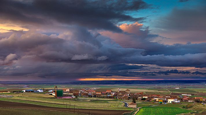 Cielos nubosos y chubascos en la mitad norte de la Península