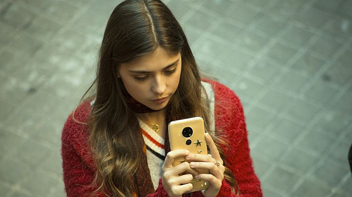 HIT - HIT describe a Lena como una "lolita de barrio"