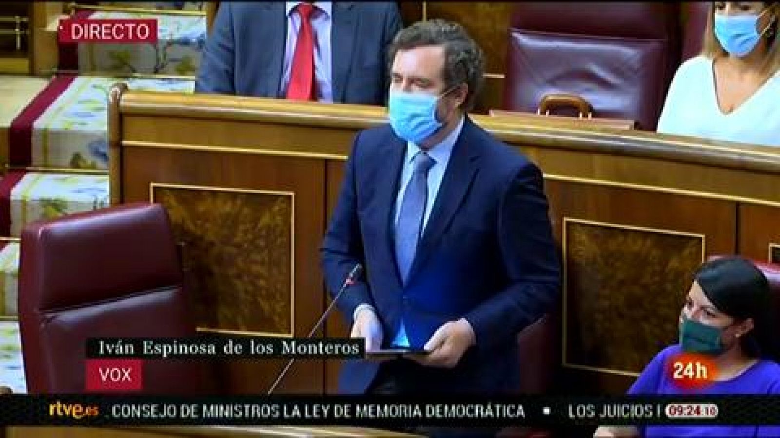 Calvo, a Espinosa de los Monteros: "Políticamente hablo con usted porque estoy obligada a ello"