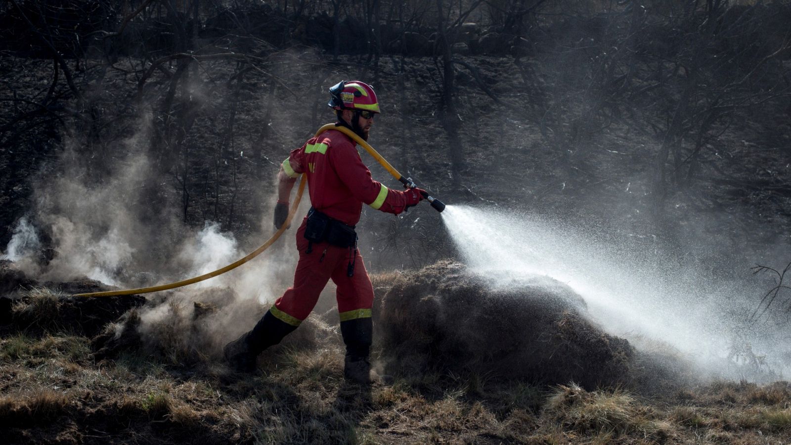 Diez incendios activos en Galicia queman más de 9.000 hectáreas