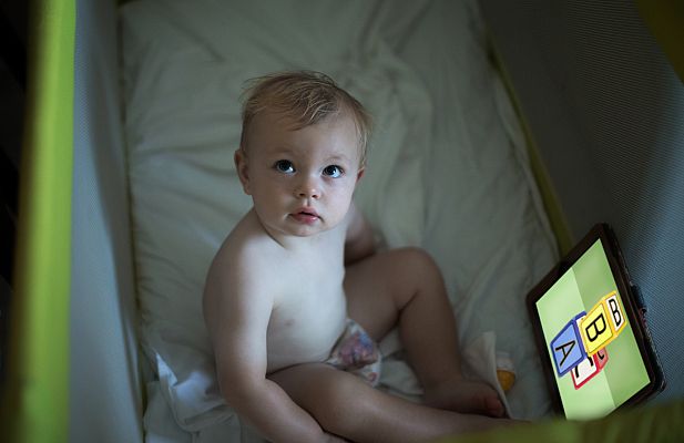 La hora de La 1 - Cunas con cuatro pantallas para entretener a los niños