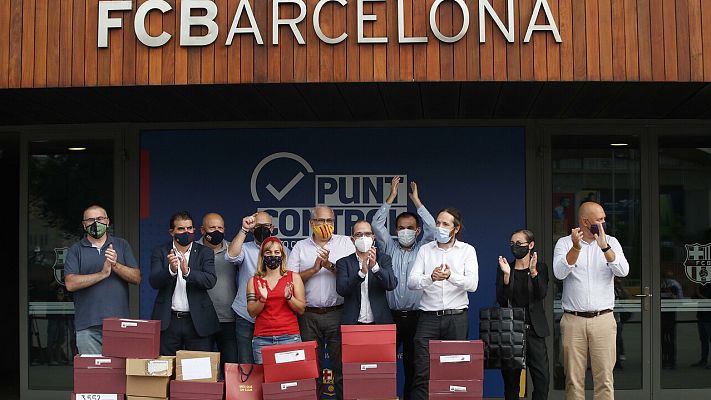 Los impulsores de la moción contra Bartomeu presentan 20.731 firmas