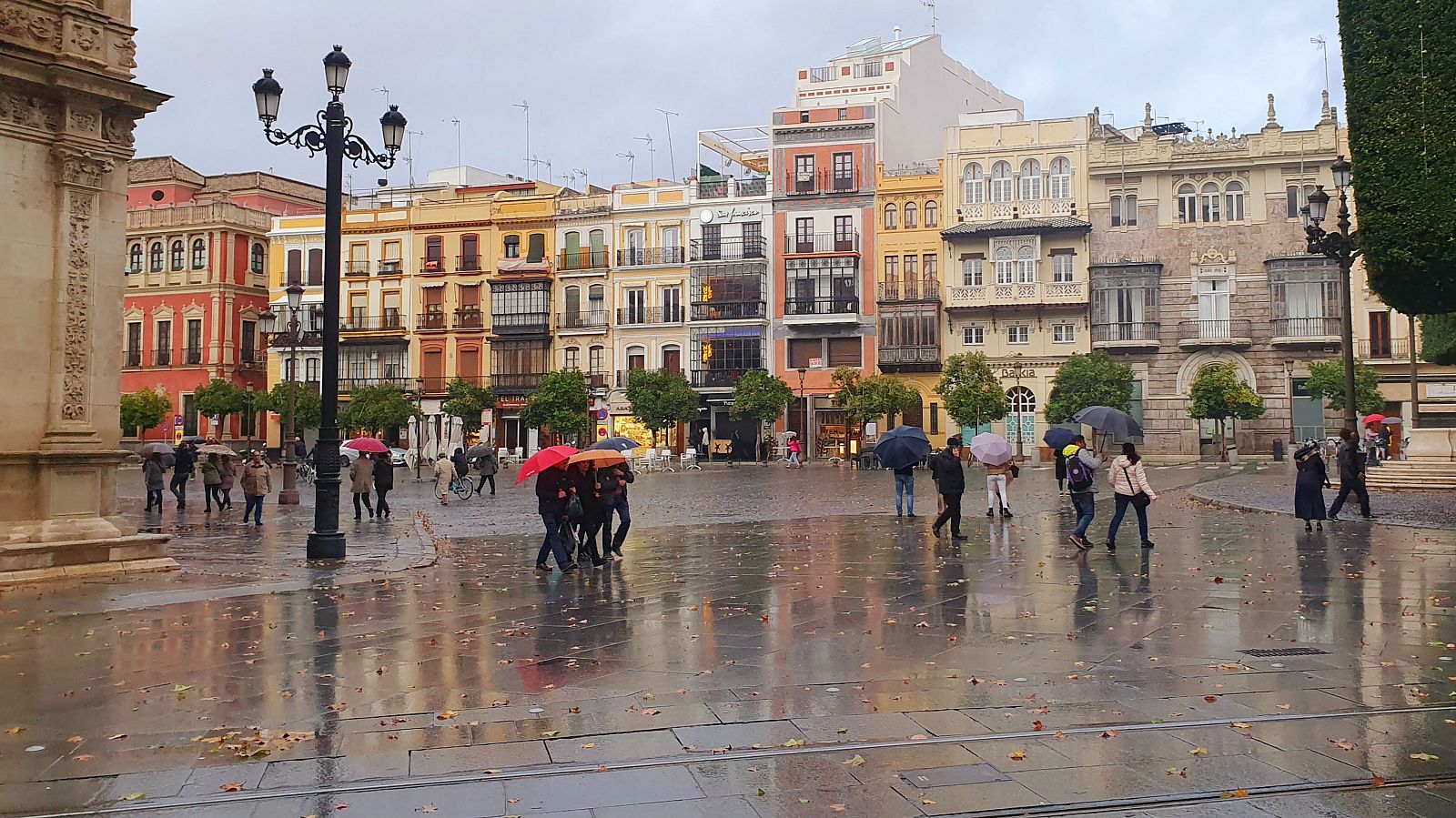 Lluvias fuertes este viernes en el interior y descenso térmico generalizado en toda España