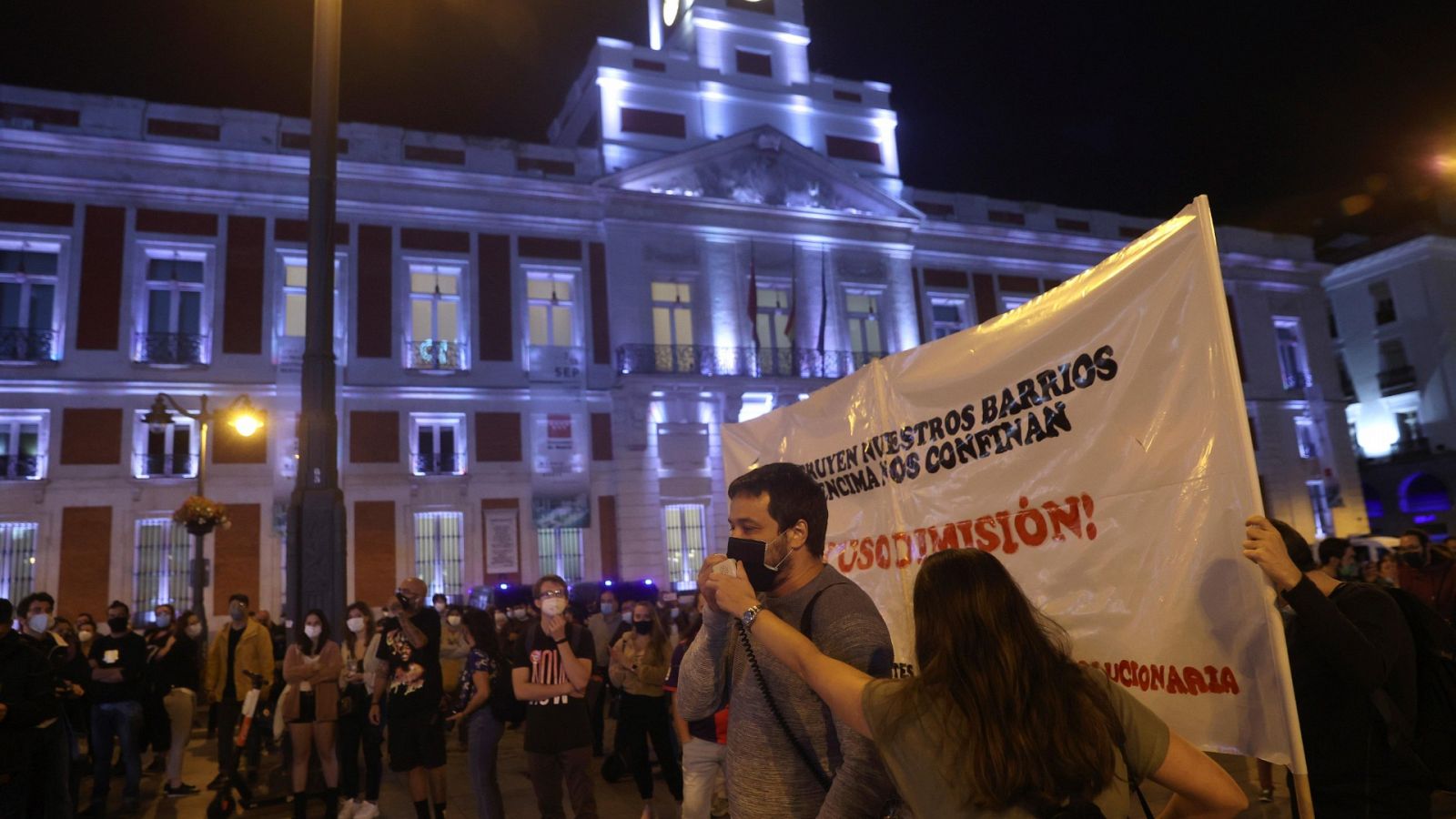 Protesta en Madrid por las nuevas restricciones anunciadas por Ayuso para combatir la COVID-19