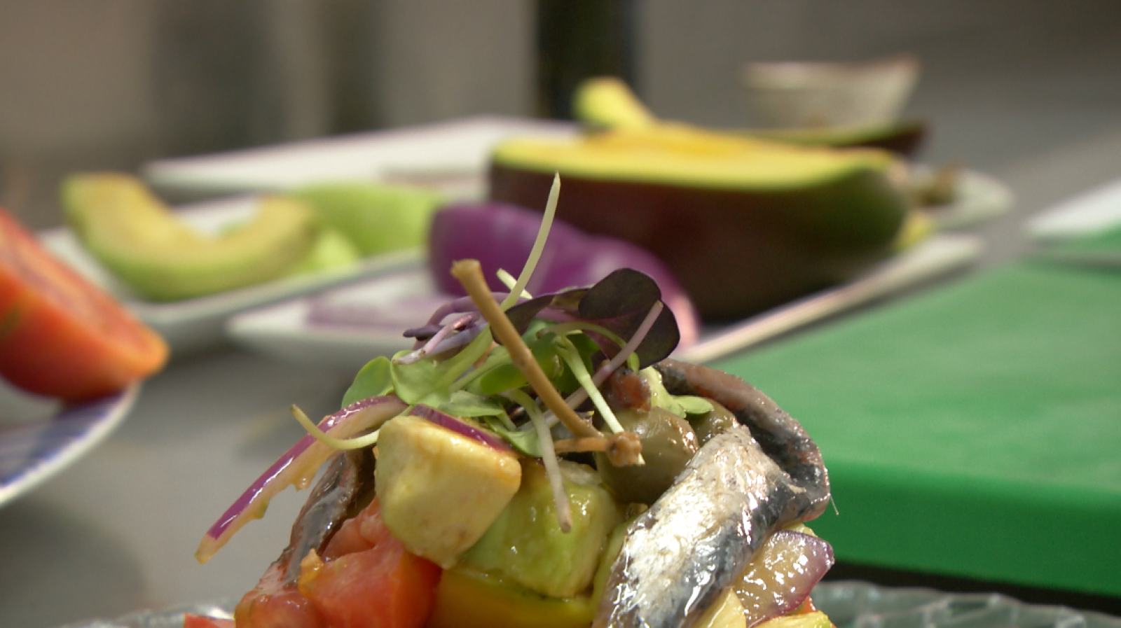 Aquí la Tierra - ¡Rica y sencilla ensalada con los tomates rosas típicos de Aranjuez!