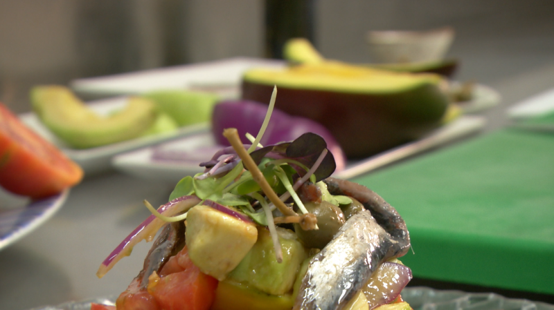 Aquí la Tierra - ¡Rica y sencilla ensalada con los tomates rosas típicos de Aranjuez!