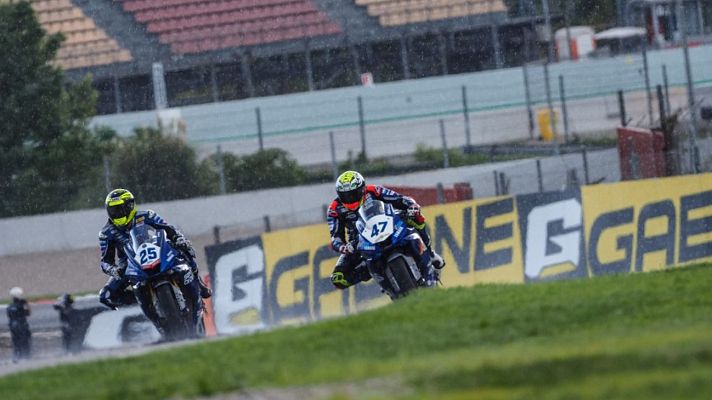  - Así fue el polémico final de la carrera de Supersport por la lluvia, victoria para Verdoia