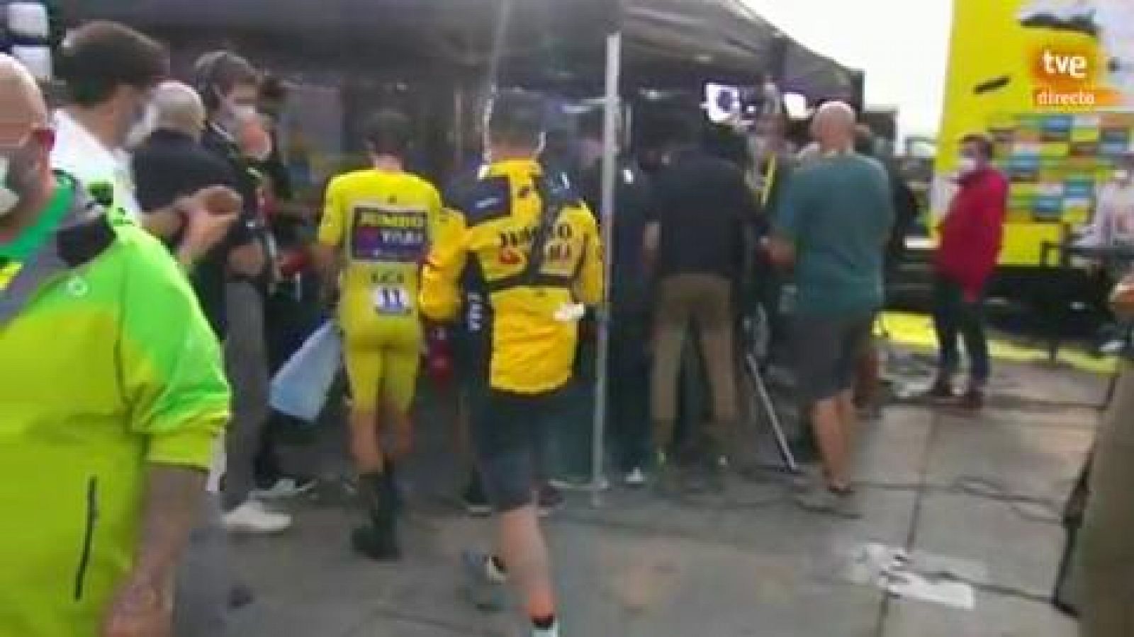 Tour 2020 | Emotivo abrazo entre Roglic y Pogacar - RTVE.es