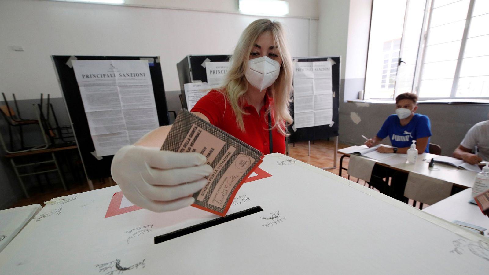 Italia vota en referéndum si reduce el número de parlamentarios - RTVE.es - Informativo 24h | Ver